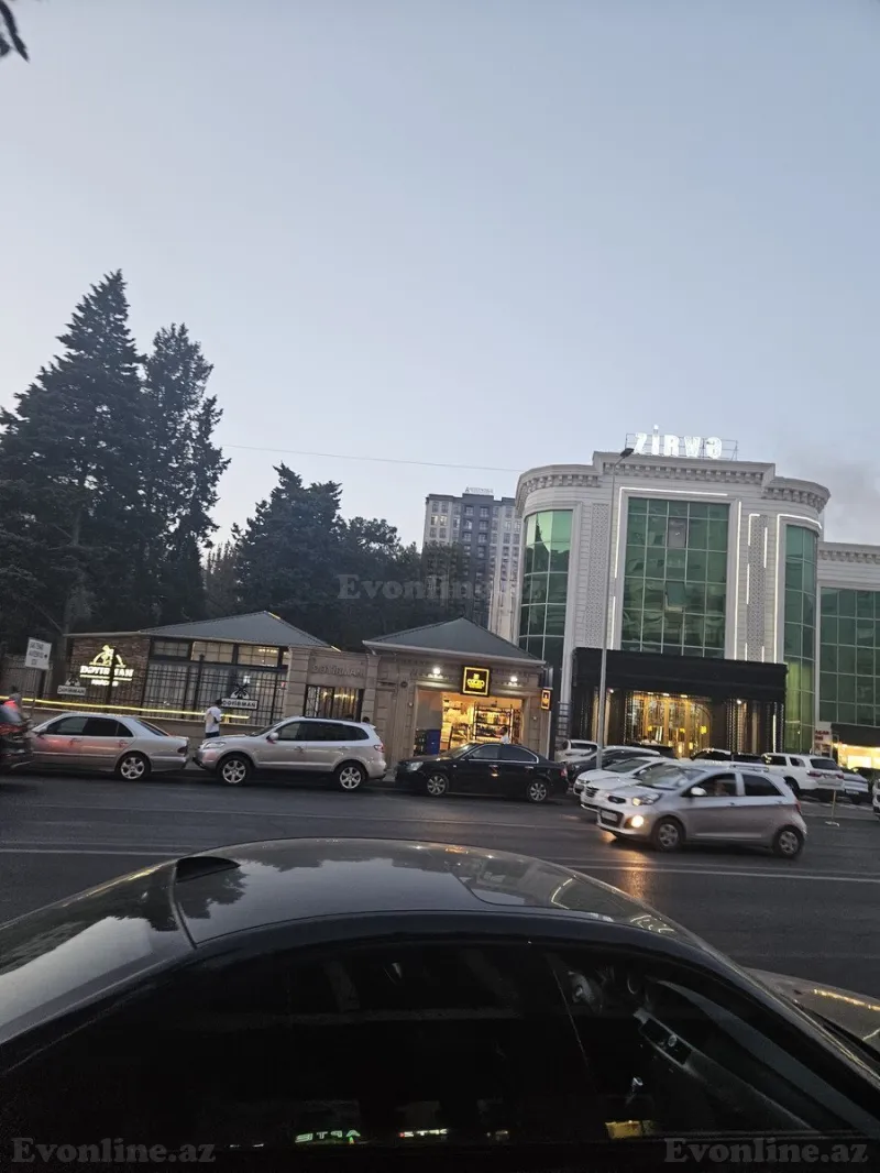 Kirayə verilir 3 otaqlı Mənzil Yeni tikili 135 m² 8-ci mikrorayon