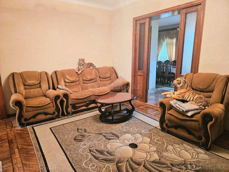 Kirayə verilir 4 otaqlı Mənzil Köhnə tikili 125 m² Nəriman Nərimanov m. - şəkil 2