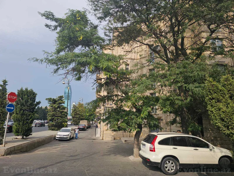 Kirayə verilir 4 otaqlı Mənzil Köhnə tikili 125 m² Nəriman Nərimanov m. - şəkil 16