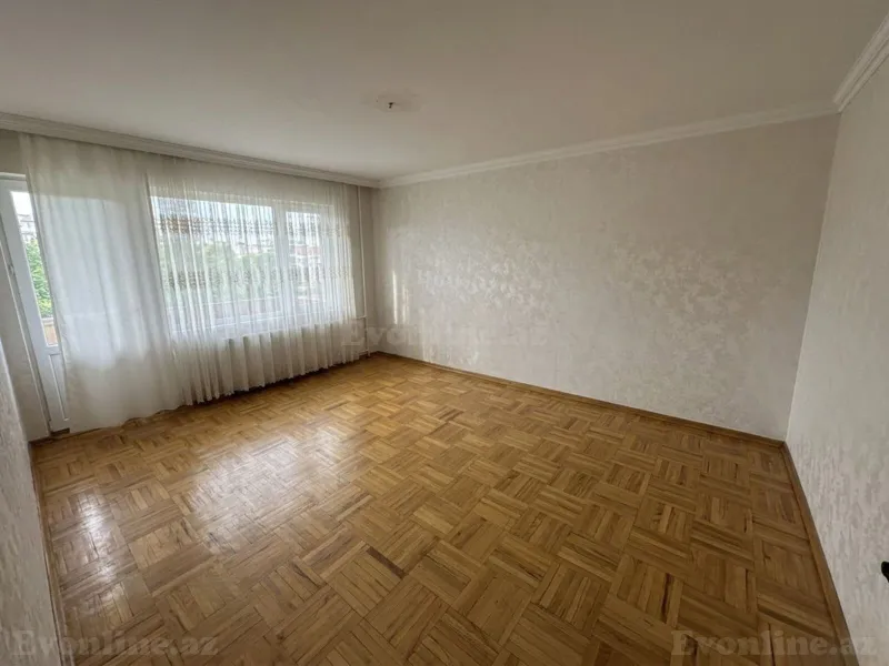 Satılır 4 otaqlı Mənzil Köhnə tikili 115 m² Neftçilər m.