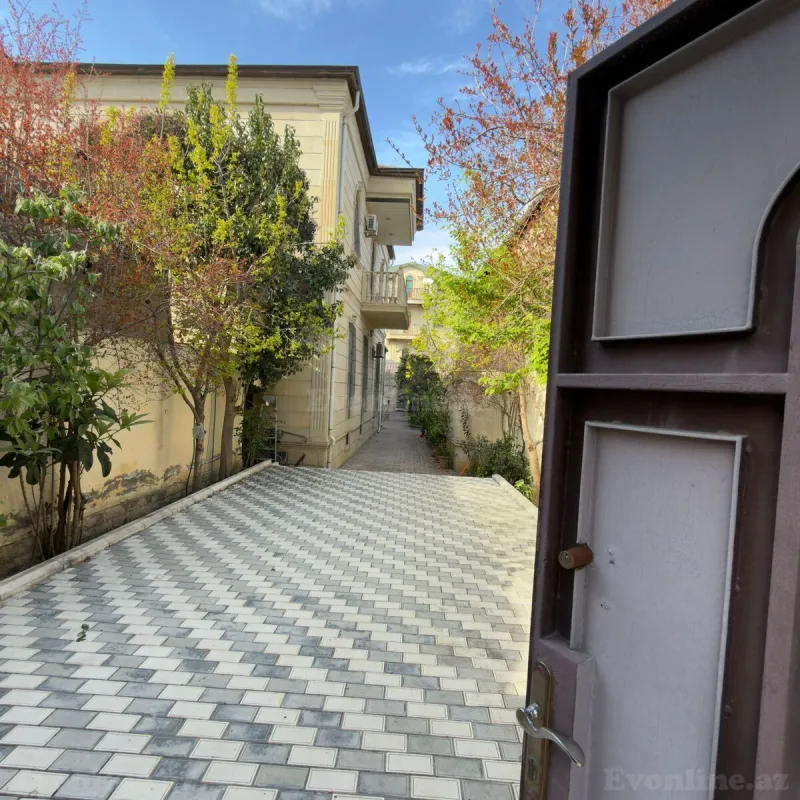Satılır 9 otaqlı Həyət evi 320 m² 6-cı mikrorayon