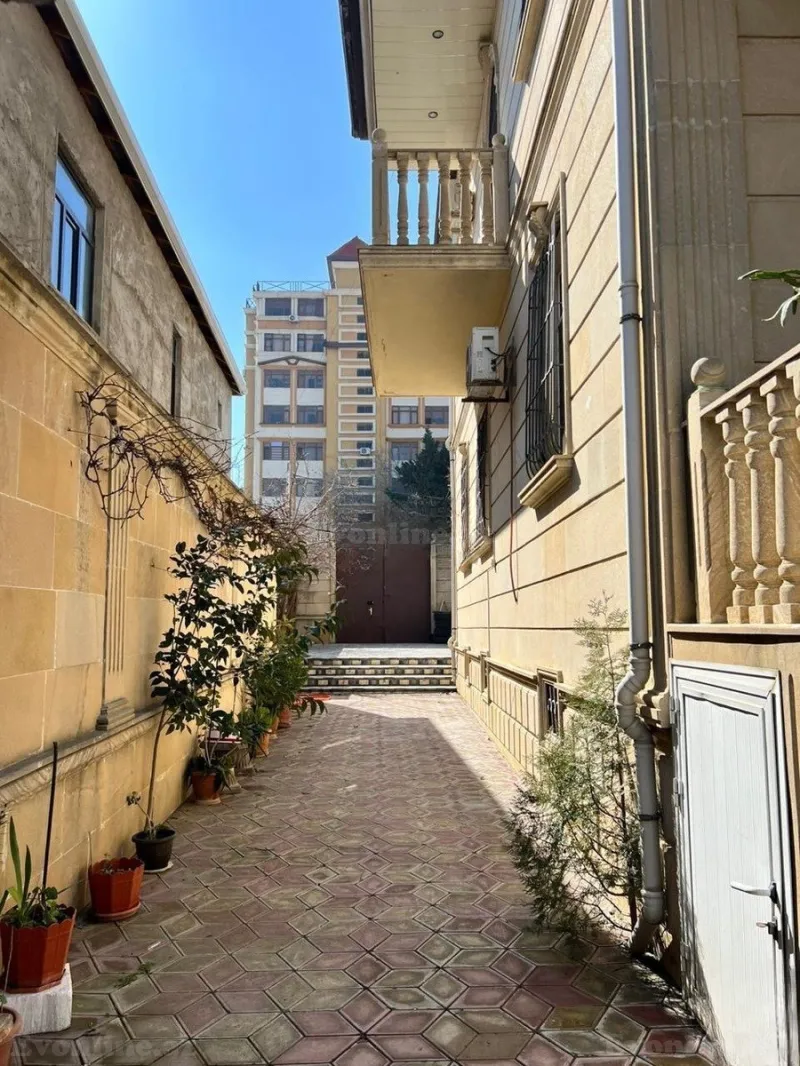 Satılır 9 otaqlı Həyət evi 320 m² 6-cı mikrorayon - şəkil 4