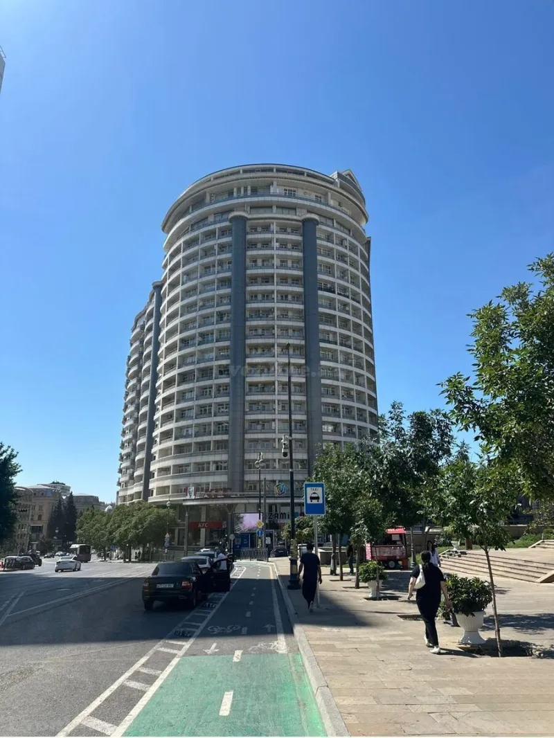 3 otaqlı Ofis 150 m² Nizami m. Kirayə verilir