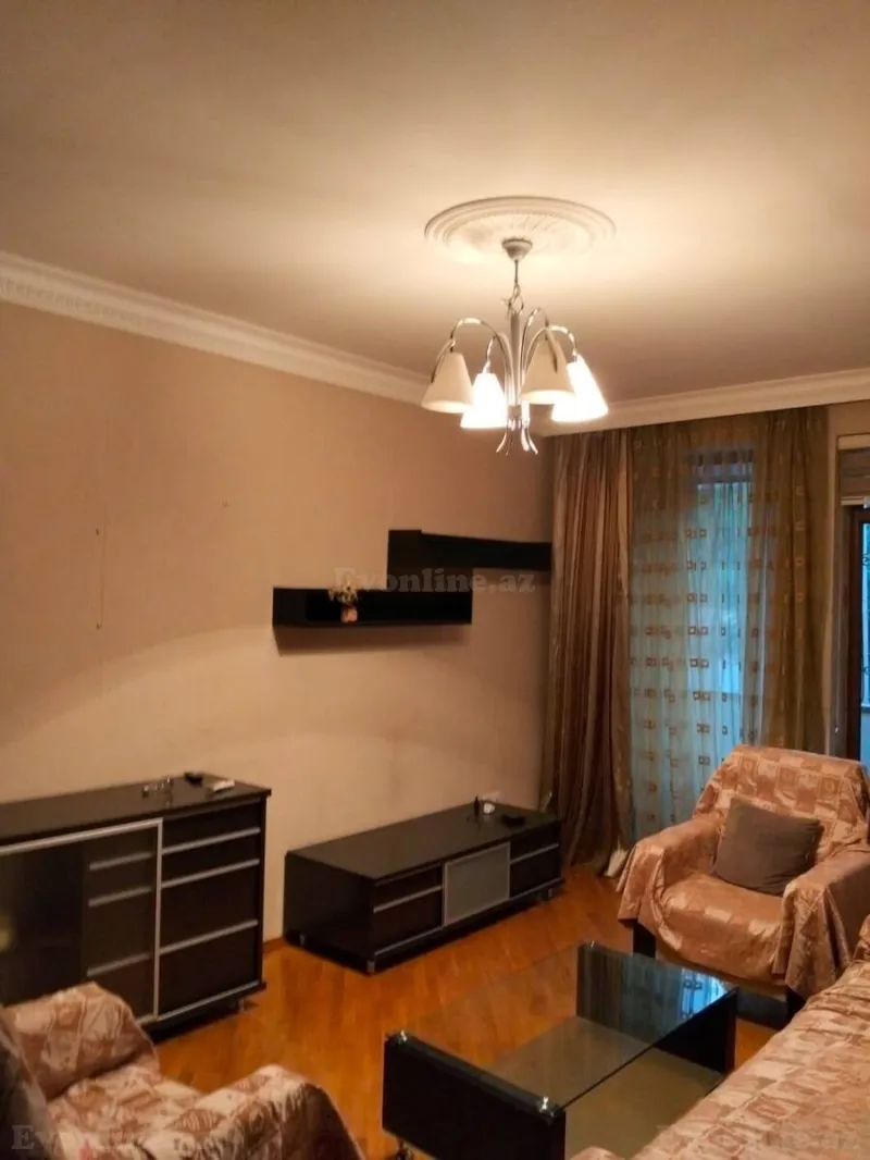 Kirayə verilir 3 otaqlı Mənzil Köhnə tikili 100 m² Elmlər Akademiyası m.
