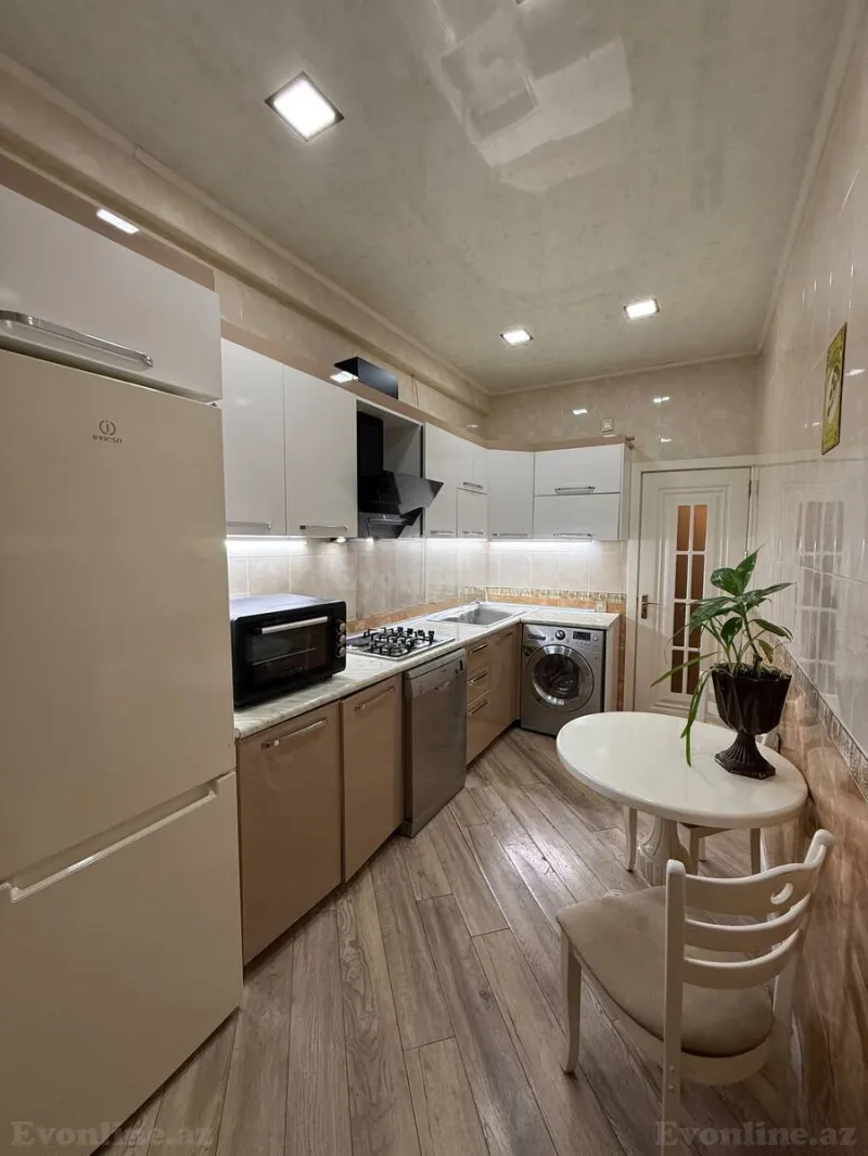 Kirayə verilir 2 otaqlı Mənzil Yeni tikili 60 m² Memar Əcəmi m. - şəkil 3