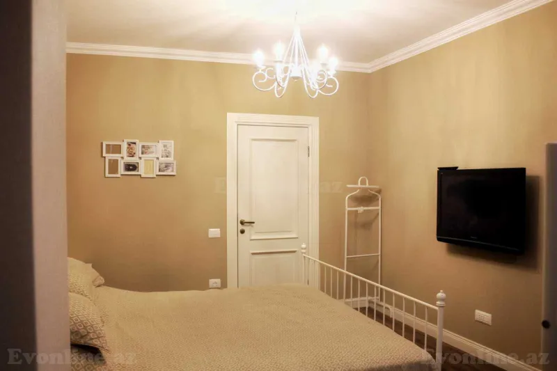 Kirayə verilir 2 otaqlı Mənzil Köhnə tikili 85 m² Səbail r. - şəkil 4