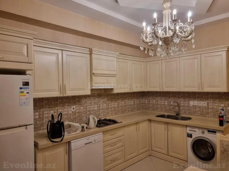 Kirayə verilir 3 otaqlı Mənzil Yeni tikili 135 m² Elmlər Akademiyası m.