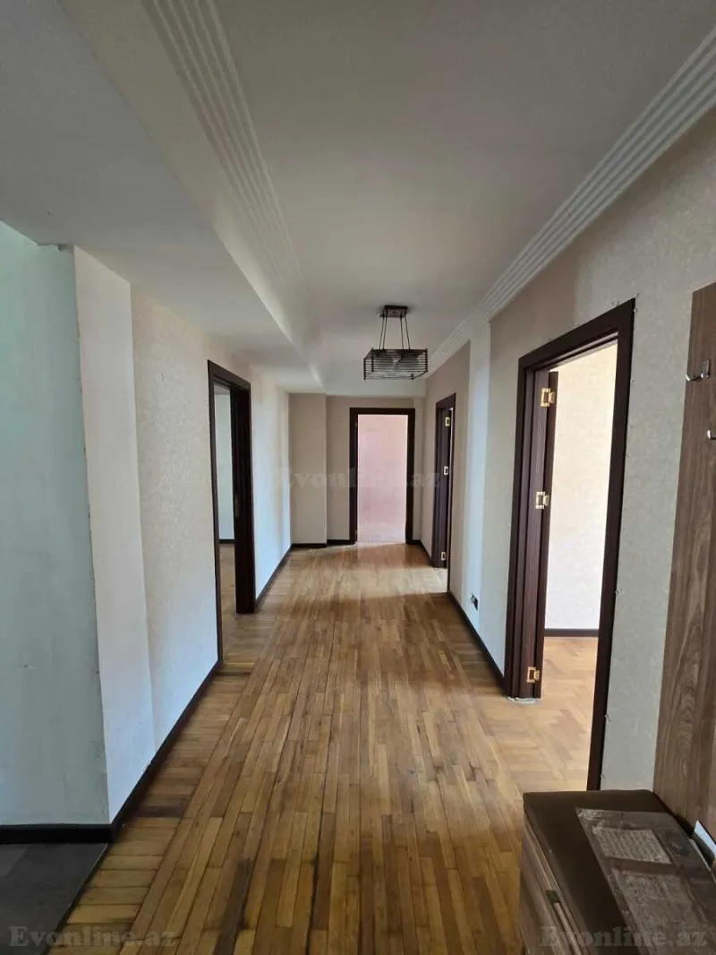 5 otaqlı Mənzil 170 m² Nizami m. Satılır