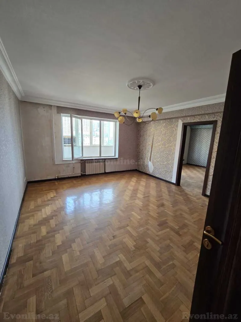 Satılır 5 otaqlı Mənzil Köhnə tikili 170 m² Nizami m. - şəkil 2