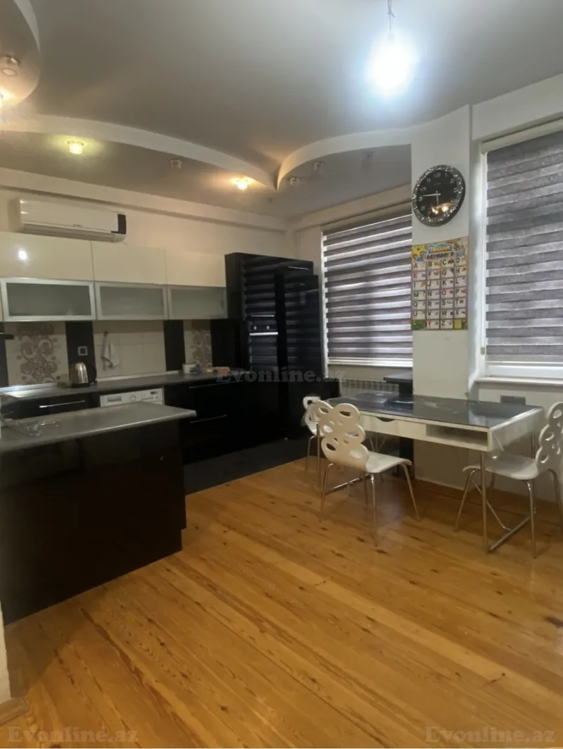 Satılır 4 otaqlı Mənzil Yeni tikili 140 m² Səbail r.