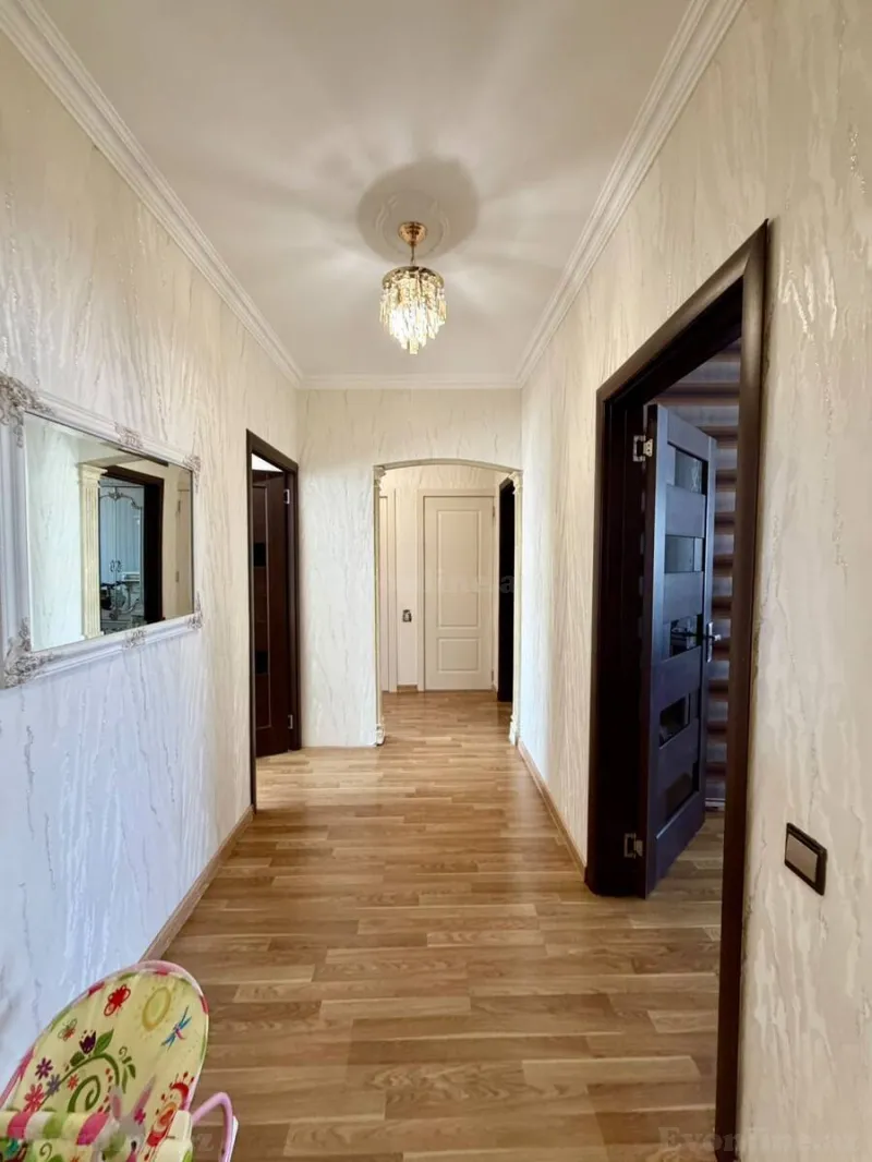 Satılır 5 otaqlı Mənzil Köhnə tikili 120 m² Bakıxanov - şəkil 19