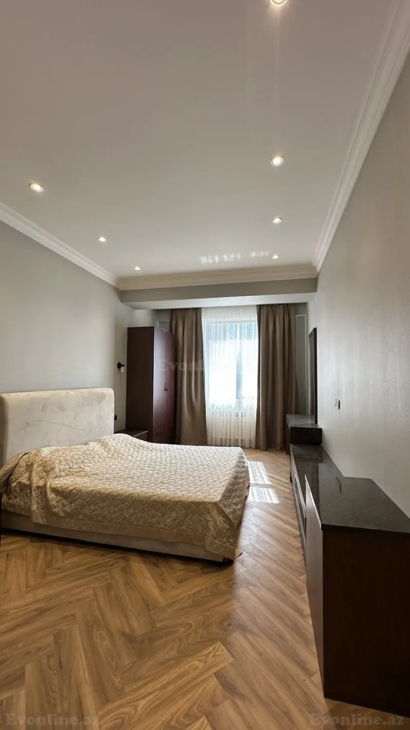 Satılır 4 otaqlı Mənzil Yeni tikili 242 m² 28 May m. - şəkil 12