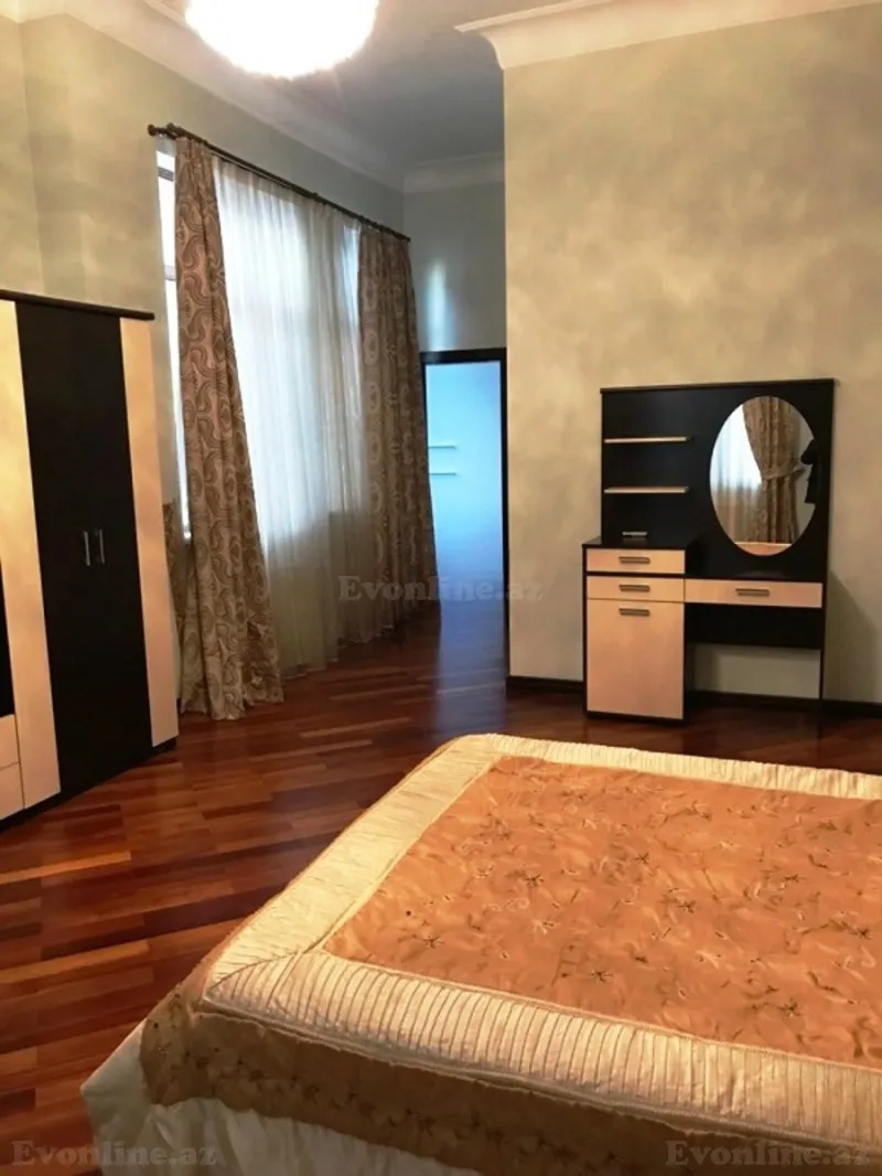 Satılır 3 otaqlı Mənzil Köhnə tikili 144 m² Səbail r. - şəkil 8