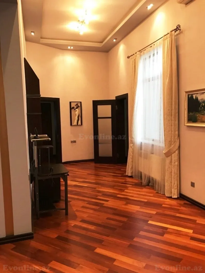 Satılır 3 otaqlı Mənzil Köhnə tikili 144 m² Səbail r. - şəkil 9