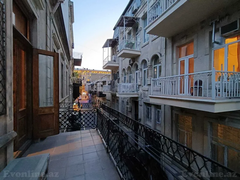 Satılır 10 otaqlı Mənzil Köhnə tikili 414 m² Səbail r.