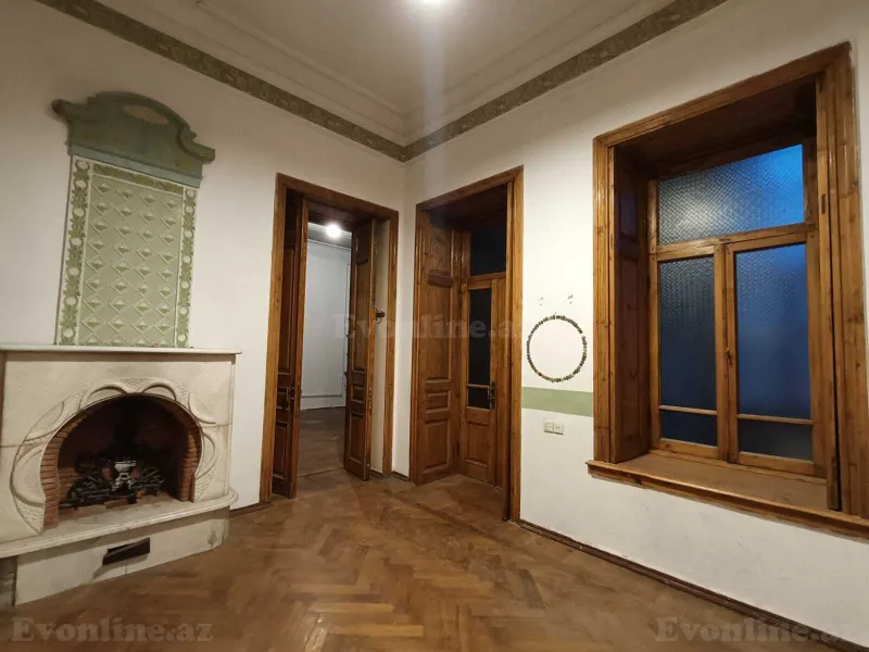 Satılır 10 otaqlı Mənzil Köhnə tikili 414 m² Səbail r. - şəkil 2