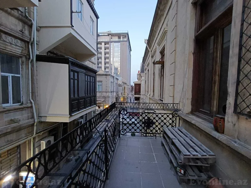 Satılır 10 otaqlı Mənzil Köhnə tikili 414 m² Səbail r. - şəkil 4