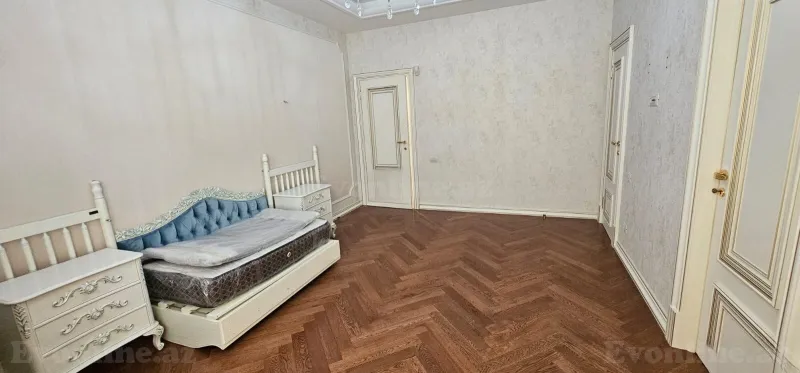 Satılır 4 otaqlı Mənzil Yeni tikili 207 m² Elmlər Akademiyası m. - şəkil 11