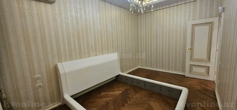 Satılır 4 otaqlı Mənzil Yeni tikili 207 m² Elmlər Akademiyası m. - şəkil 28