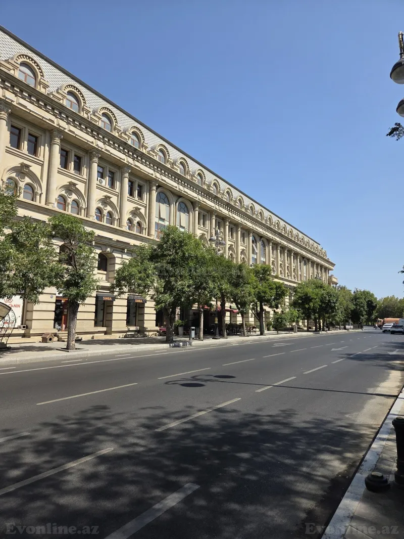 Satılır 3 otaqlı Mənzil Köhnə tikili 110 m² Nəsimi r.