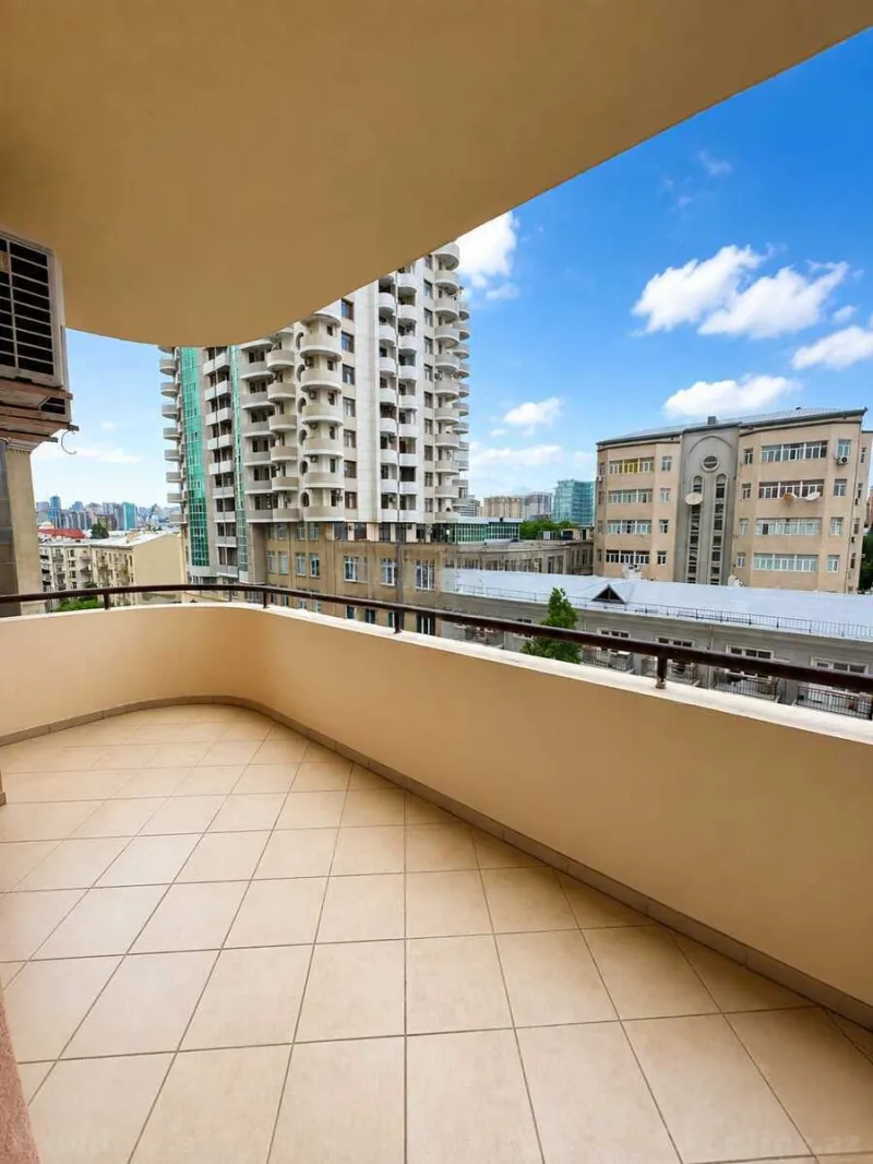 Satılır 4 otaqlı Mənzil Yeni tikili 230 m² 28 May m.