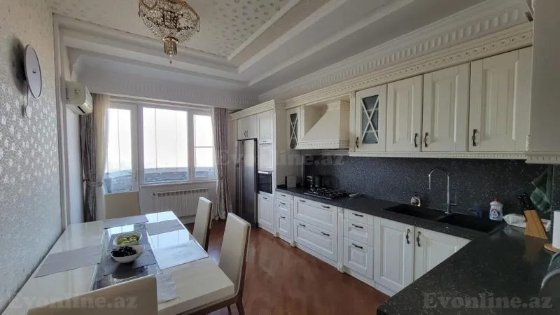 Kirayə verilir 4 otaqlı Mənzil Yeni tikili 180 m² Səbail r. - şəkil 3