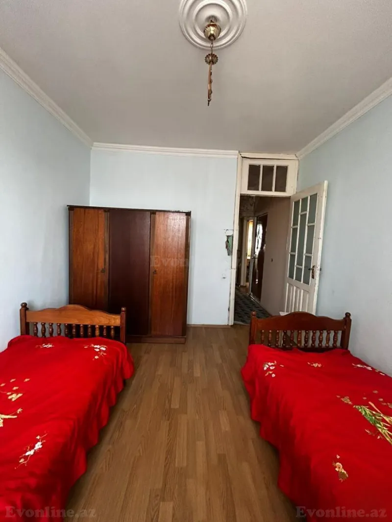 Satılır 2 otaqlı Mənzil Köhnə tikili 60 m² İnşaatçılar m. - şəkil 4