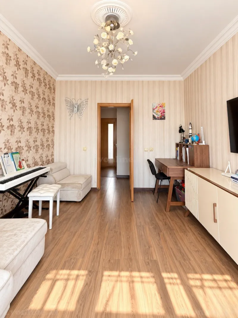 Satılır 3 otaqlı Mənzil Köhnə tikili 72 m² Bakıxanov