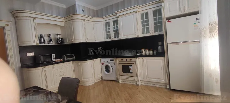 Satılır 2 otaqlı Mənzil Köhnə tikili 98 m² Nəsimi r. - şəkil 3