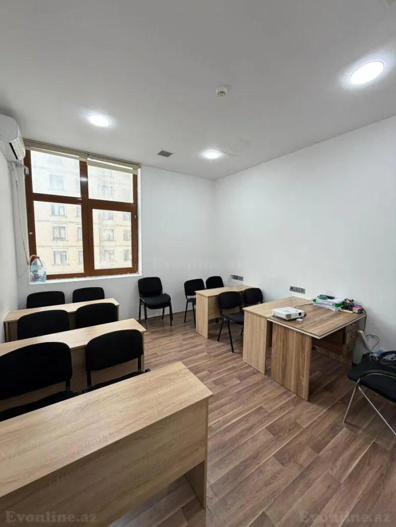 1 otaqlı Ofis 22 m² 28 May m. Kirayə verilir
