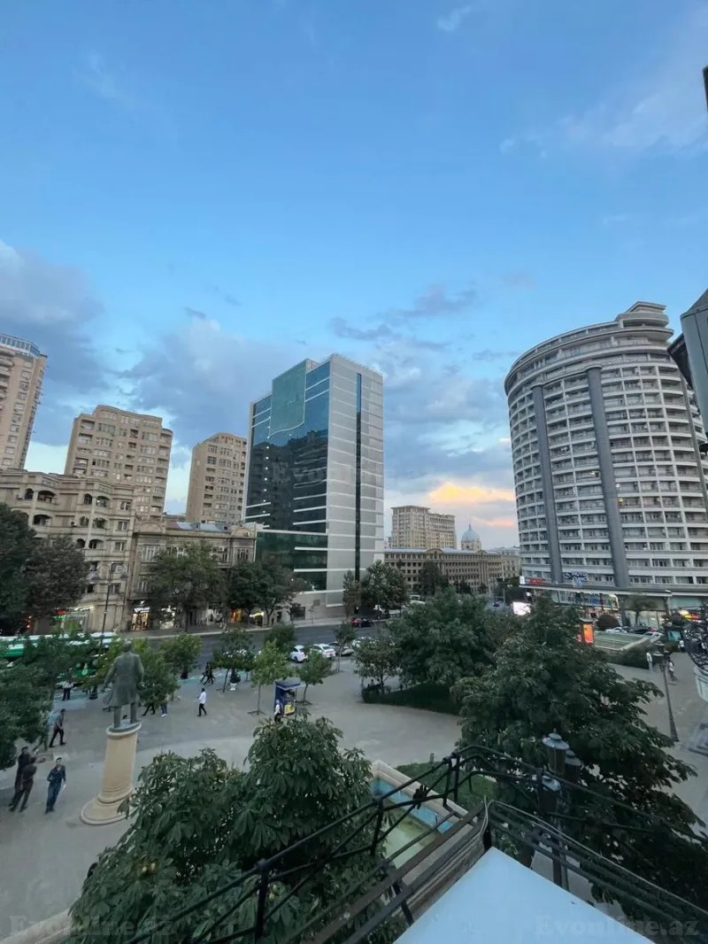 4 otaqlı Mənzil 125 m² Nizami m. Satılır