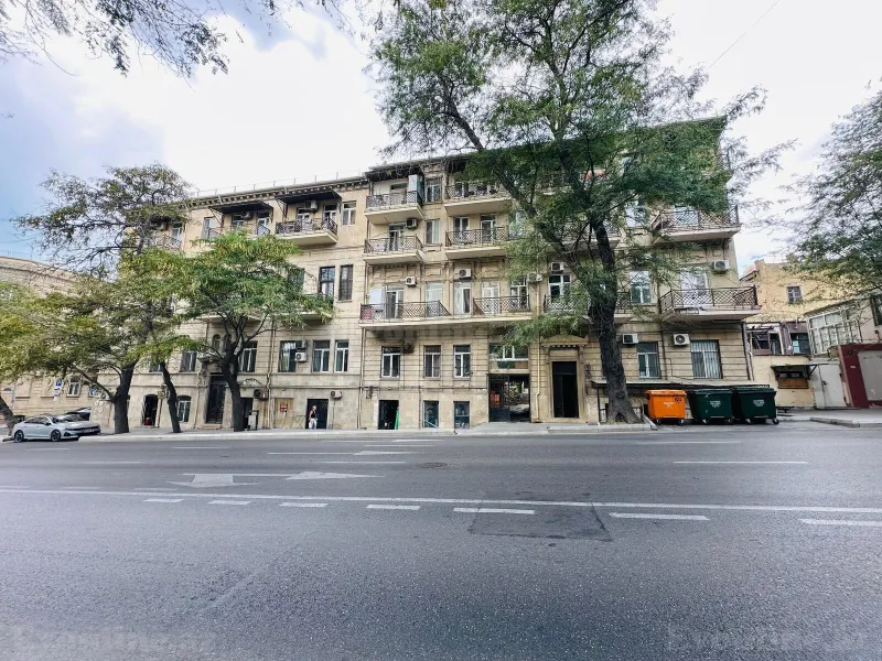 Satılır 4 otaqlı Mənzil Köhnə tikili 125 m² Nizami m. - şəkil 2