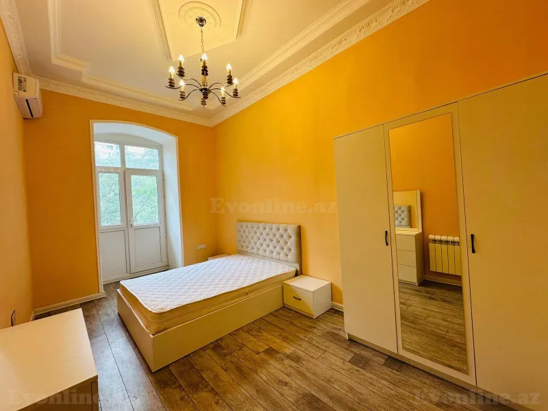 Satılır 4 otaqlı Mənzil Köhnə tikili 125 m² Nizami m. - şəkil 13