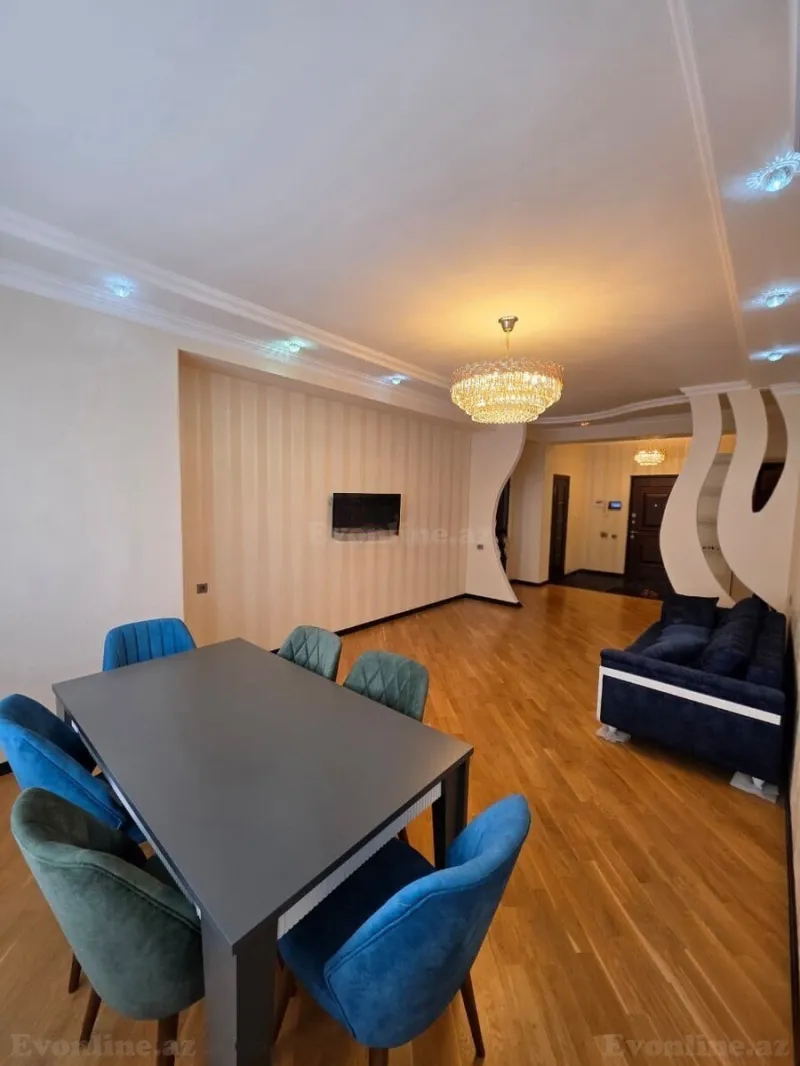 Kirayə verilir 3 otaqlı Mənzil Yeni tikili 100 m² 8-ci mikrorayon
