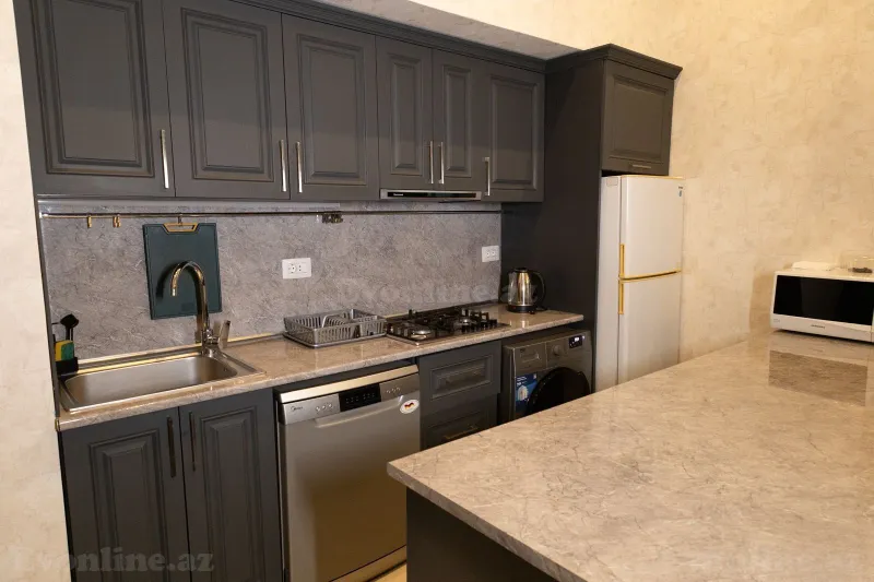 Kirayə verilir 2 otaqlı Mənzil Yeni tikili 85 m² Nizami m. - şəkil 2