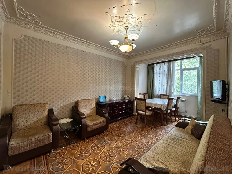 Satılır 3 otaqlı Mənzil Köhnə tikili 68 m² Memar Əcəmi m.