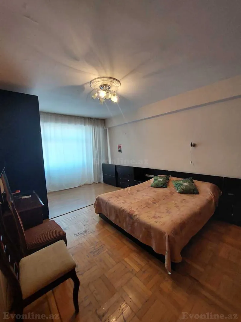 Kirayə verilir 3 otaqlı Mənzil Köhnə tikili 90 m² Gənclik m.