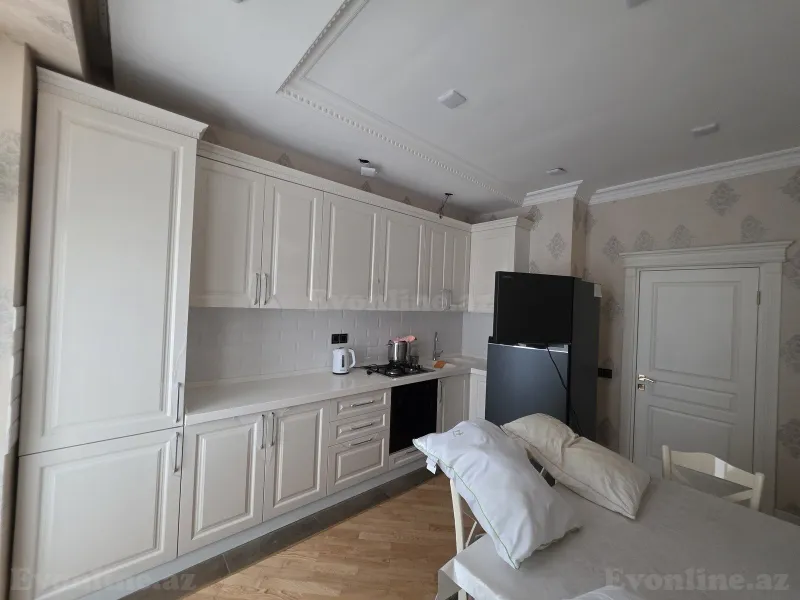4 otaqlı Mənzil 138 m² Nəsimi r. Kirayə verilir