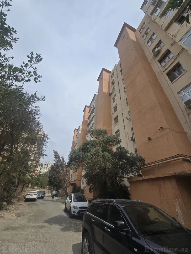 Satılır 2 otaqlı Mənzil Köhnə tikili 65 m² Həzi Aslanov m.