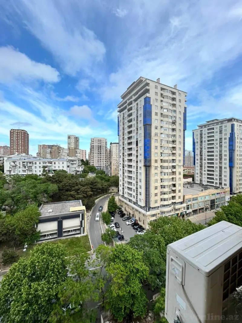 Kirayə verilir 3 otaqlı Mənzil Yeni tikili 130 m² 28 May m.