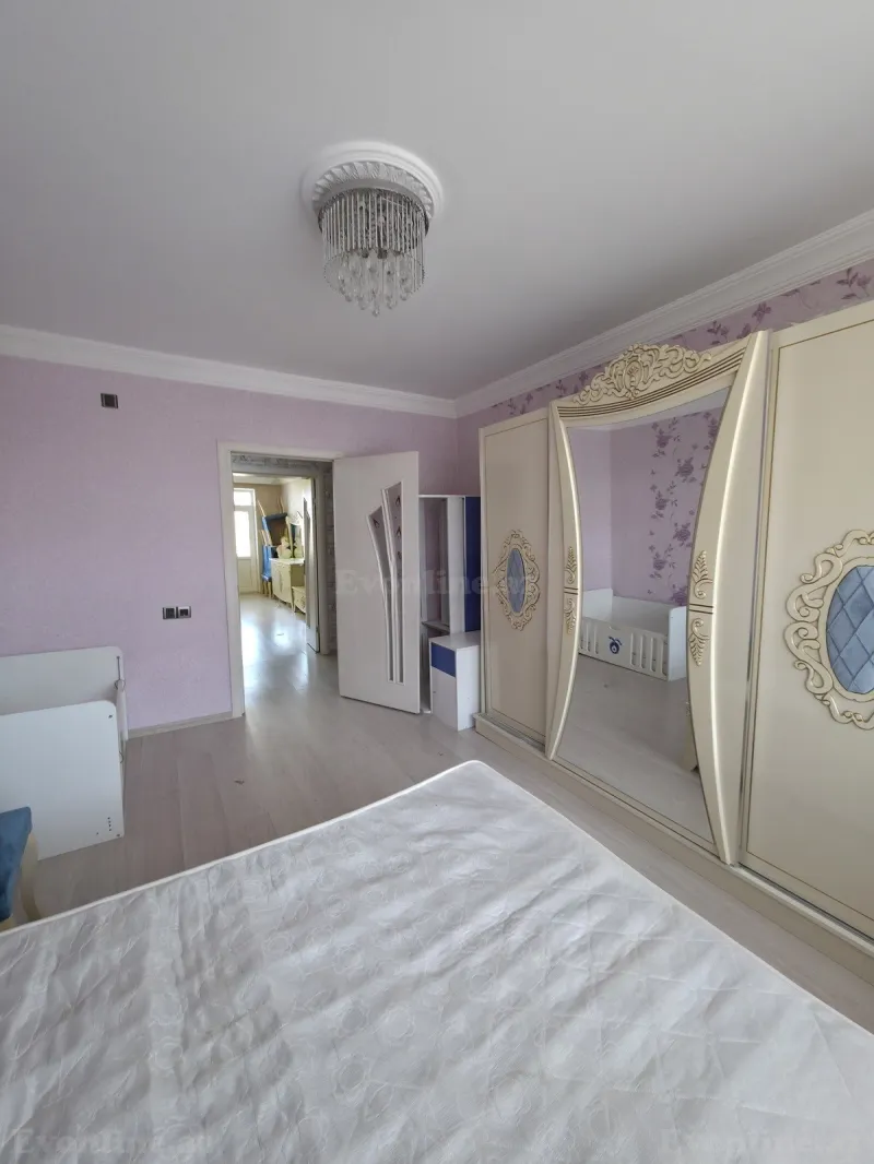 Satılır 3 otaqlı Mənzil Köhnə tikili 90 m² Bakıxanov - şəkil 8