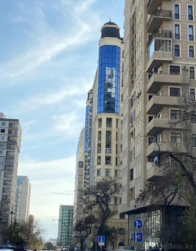 Satılır 4 otaqlı Mənzil Yeni tikili 214 m² Elmlər Akademiyası m.