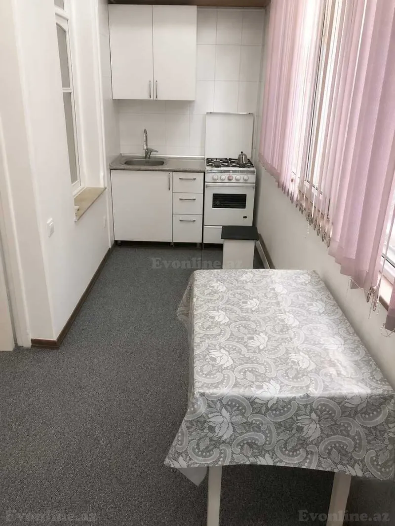 Kirayə verilir 1 otaqlı Mənzil Yeni tikili 50 m² Səbail r. - şəkil 3