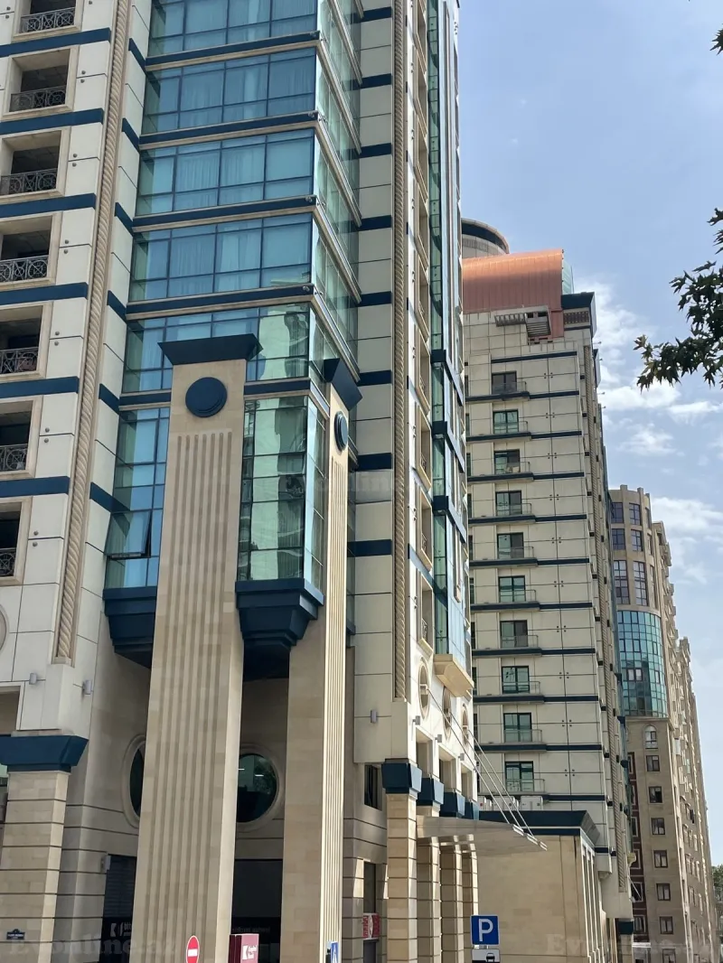 Satılır 4 otaqlı Mənzil Yeni tikili 187 m² 28 May m. - şəkil 2