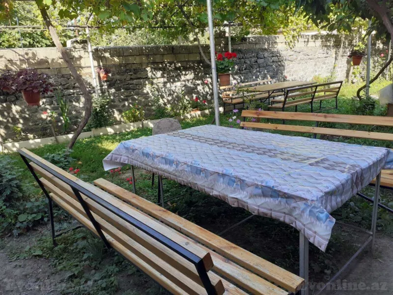 3 otaqlı Həyət evi 60 m² Qax Kirayə verilir