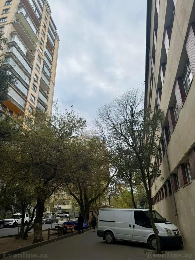 Satılır 4 otaqlı Mənzil Yeni tikili 190 m² Nəsimi r. - şəkil 4