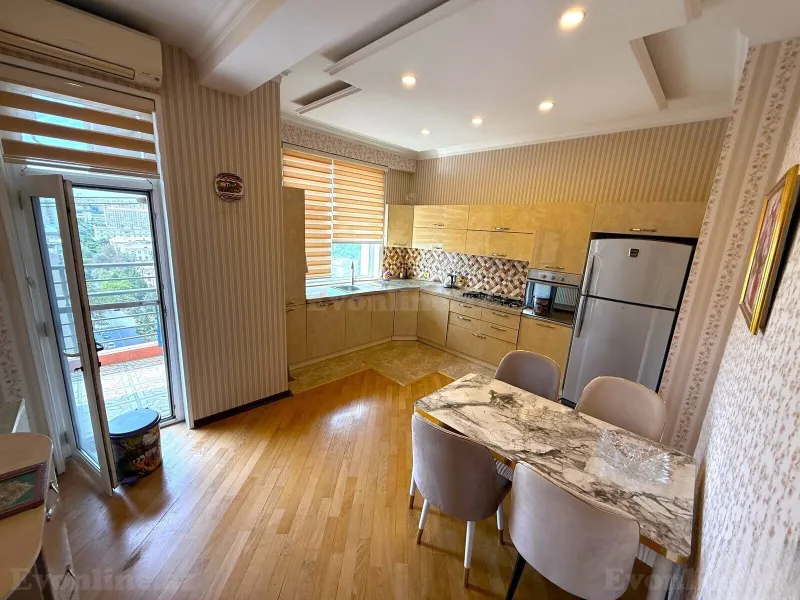 Satılır 4 otaqlı Mənzil Yeni tikili 170 m² Elmlər Akademiyası m. - şəkil 14