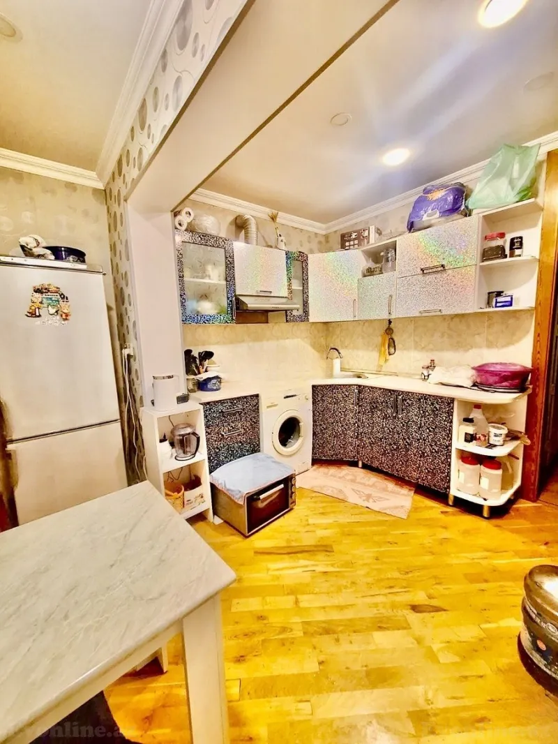 Satılır 3 otaqlı Mənzil Köhnə tikili 90 m² Neftçilər m.