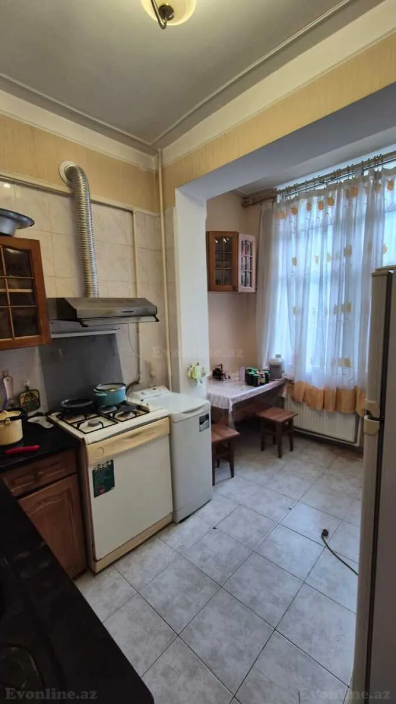 3 otaqlı Mənzil 80 m² Nizami m. Kirayə verilir