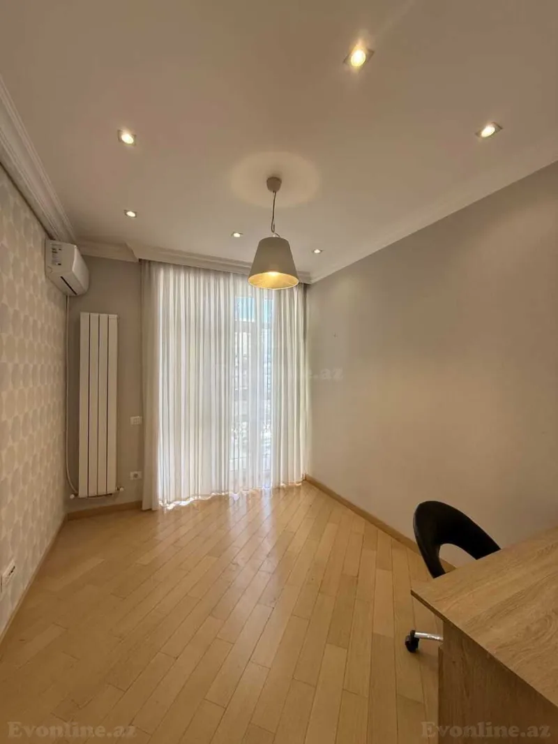 Satılır 2 otaqlı Mənzil Köhnə tikili 45 m² Elmlər Akademiyası m.
